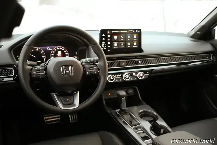 2025 Honda Civic Hybrid Hatchback Recensione: ancora una scelta superiore