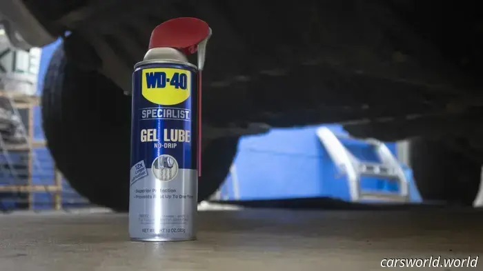 WD-40 Specialist Gel Lube safeguards metal surfaces and remains in place upon application.