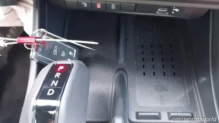 El primer Dodge Charger EV Destrozado Está Listo para su Intercambio Hemi V8