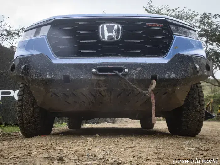 Honda Construyó Este Piloto Listo para Senderos Extremos para Enseñar a Sus Empleados a Conducir Fuera de la Carretera