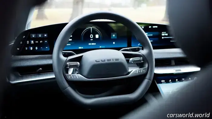 В Lucid Air есть один экран, который я хотел бы видеть в каждом автомобиле.