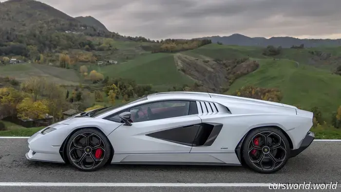 Является ли Ferrari SC40 лучшей данью, чем новый Countach?