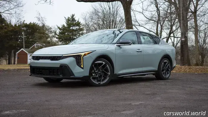 2025 Kia K4 Recensione: Una Honda Civic per gli utenti Android