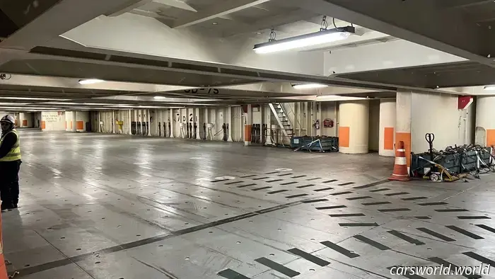 Dentro del Buque de Carga de 650 Pies de Hyundai Atracado en la Fábrica de Automóviles Más Grande del Mundo