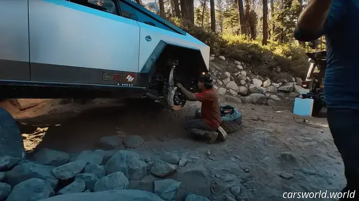 Mira cómo un Tesla Cybertruck lucha por completar el Rubicon Trail.
