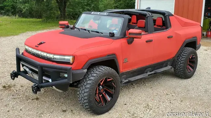 Едва управляемый, очень красный Apocalypse Hummer EV ищет Новый дом
