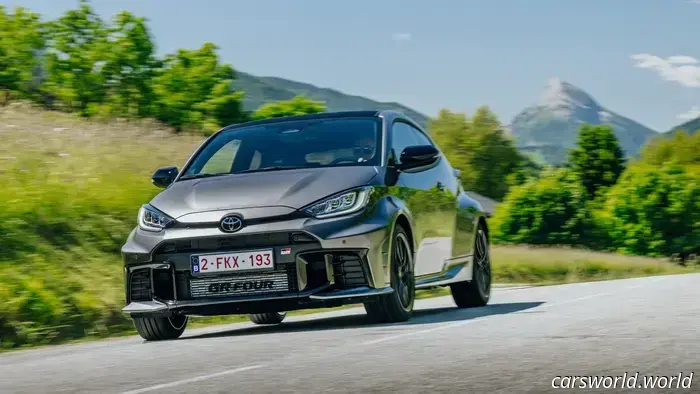 Christian Von Koenigsegg Conduce un Toyota GR Yaris y Lo Amamos por Eso