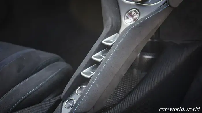 Recensione della McLaren 765LT: perché una Long Tail è più speciale delle altre supercar
