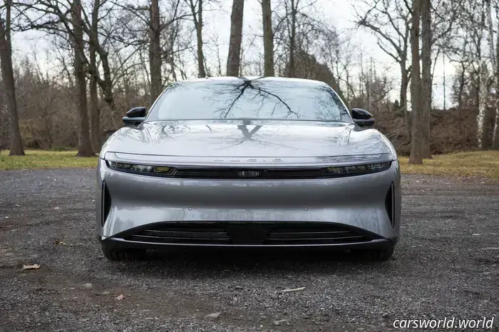 Lucid Air Touring делает так много правильно, что проще простить то, что он делает неправильно. К тому же, ты его видел?