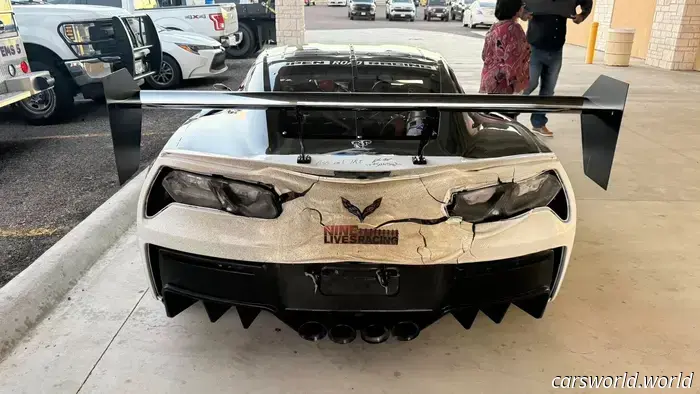 Il calore rovente dello scarico ha fuso questa Corvette ZR1 mentre viaggiava a una media di 173 miglia all'ora per 118 miglia.