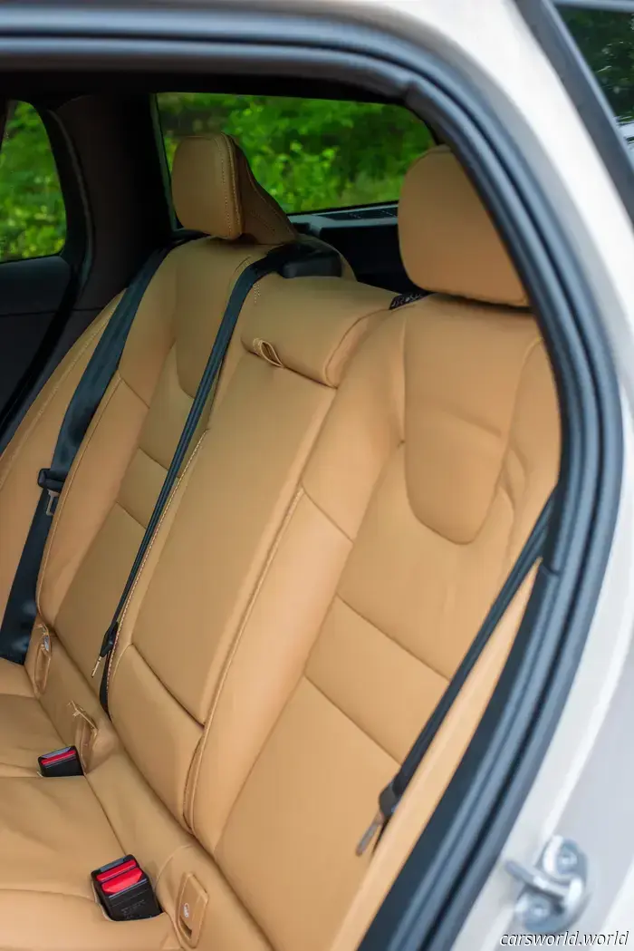 2025 Volvo V60 Cross Country Review: Remains Distinctive, Yet Beginning to Show Its Age