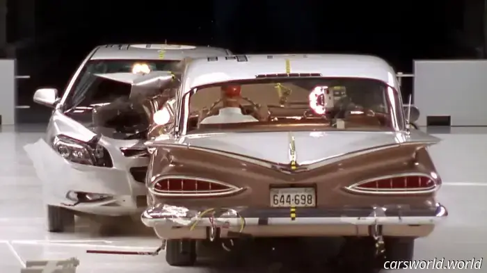 Le vecchie auto non erano più sicure. Questa rottura ingegneristica spiega perché