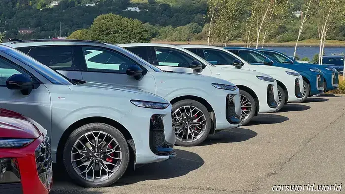 Prima prova su strada della Audi Q3 2026: l'allestimento base non deve per forza essere scadente