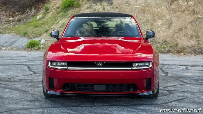 Dodge Charger V8 Regresará en 2026 Después de una Fría Recepción de Vehículos Eléctricos: Informe