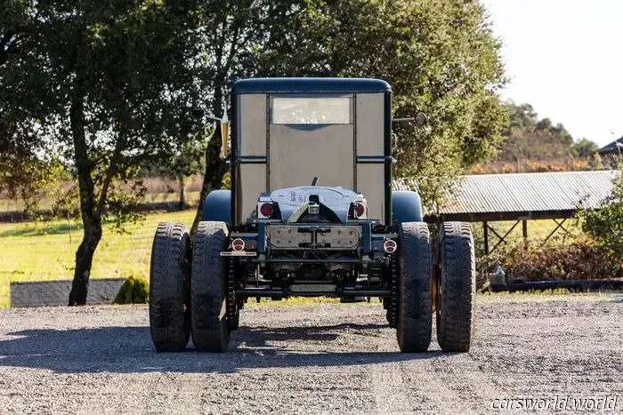 Questa incredibile collezione di rari autocarri da lavoro antichi andrà all'asta