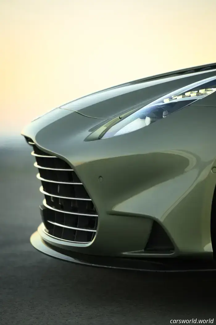El Aston Martin Vanquish Volante 2026 es el Convertible con Motor Delantero Más Rápido del Mundo