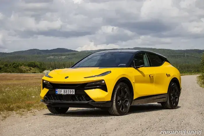 Lotus entra en su era de híbridos enchufables