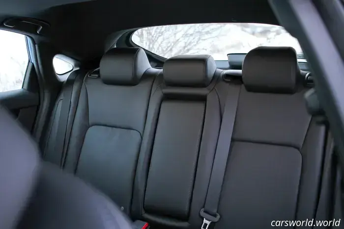 2025 Honda Civic Hybrid Hatchback Recensione: ancora una scelta superiore