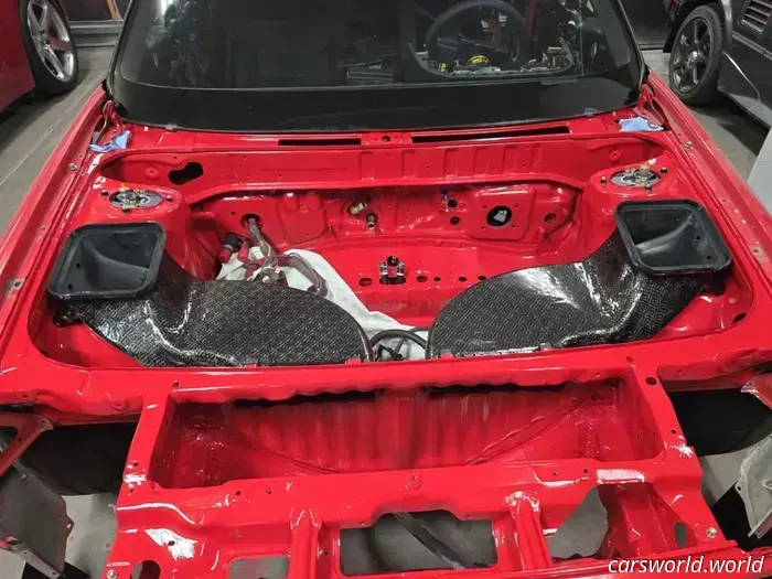 Se hai bisogno di una parte dell'auto che non esiste, parla con questo ragazzo
