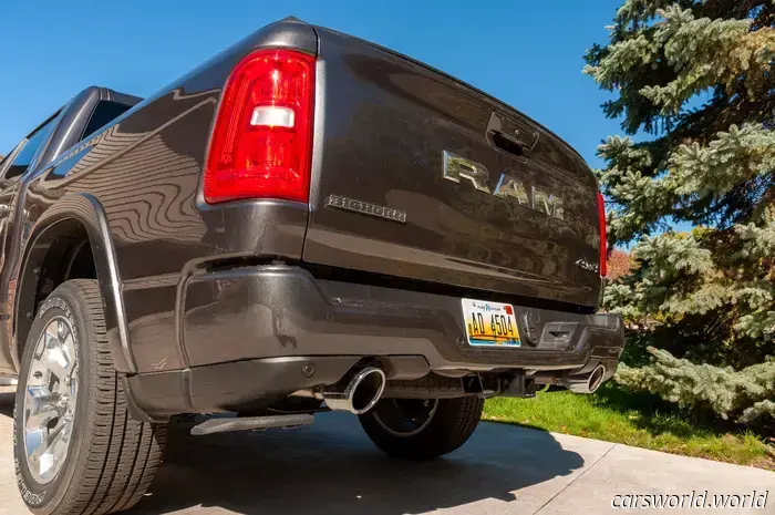 Recensione della Ram 1500 Hemi V8 2026: peggiore dell'Hurricane I6, ma fa un sacco di rumore