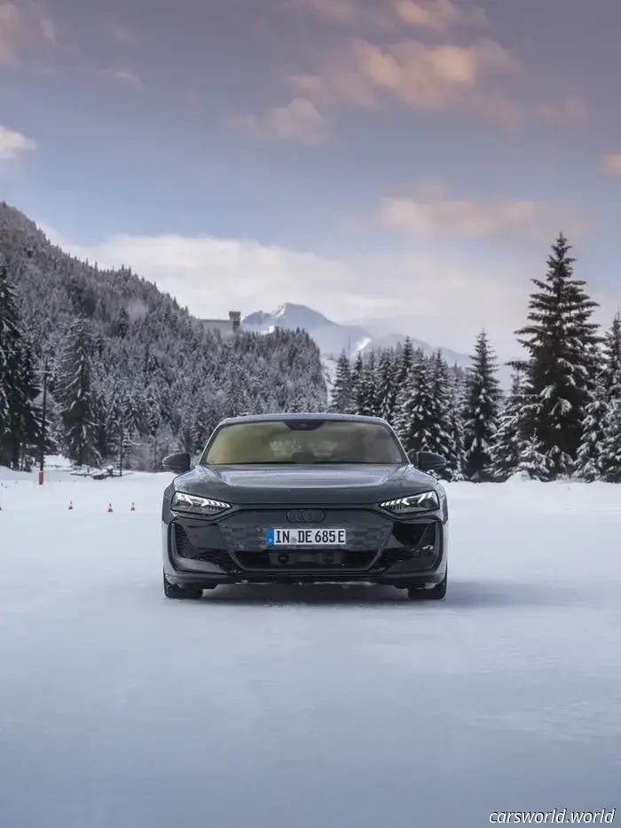 Cómo realizar un derrape con un Audi de 900 CV en hielo sin chocar.