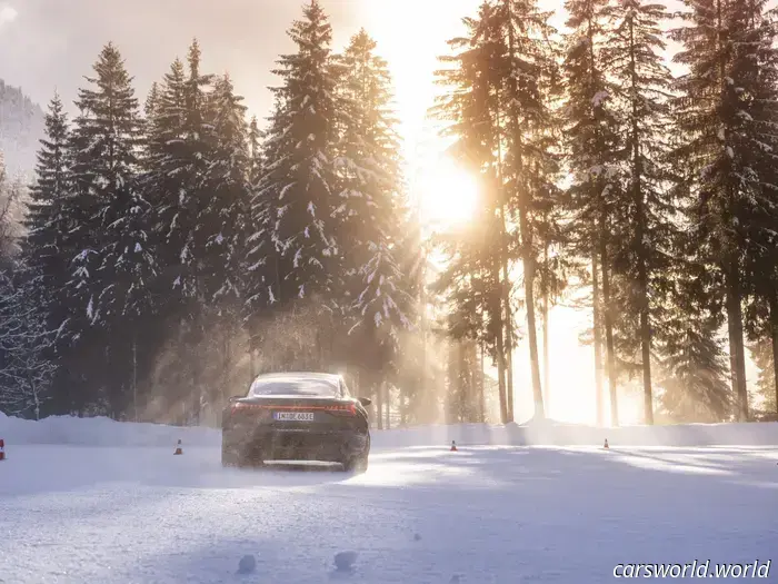 Cómo realizar un derrape con un Audi de 900 CV en hielo sin chocar.