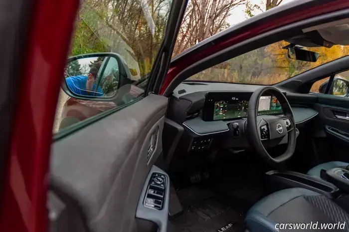 В новом Nissan Leaf есть множество пасхалок к 300ZX.