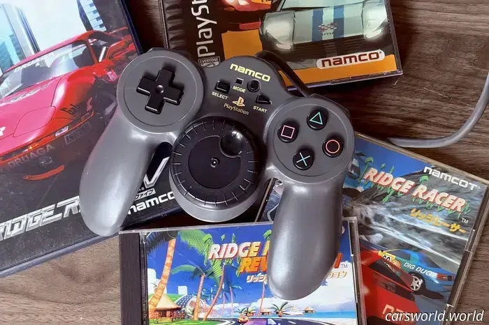 Dimentica le levette: questo controller utilizza una piccola rotellina a comando diretto con feedback di forza