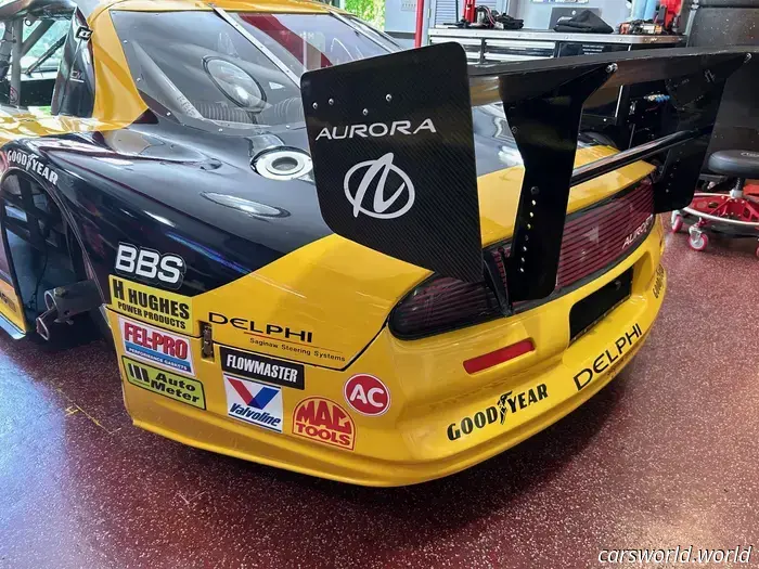 Oferta del Paquete: Coche de Carreras Oldsmobile Ganador de Daytona 24 en 1996 y Camión de Apoyo a la venta