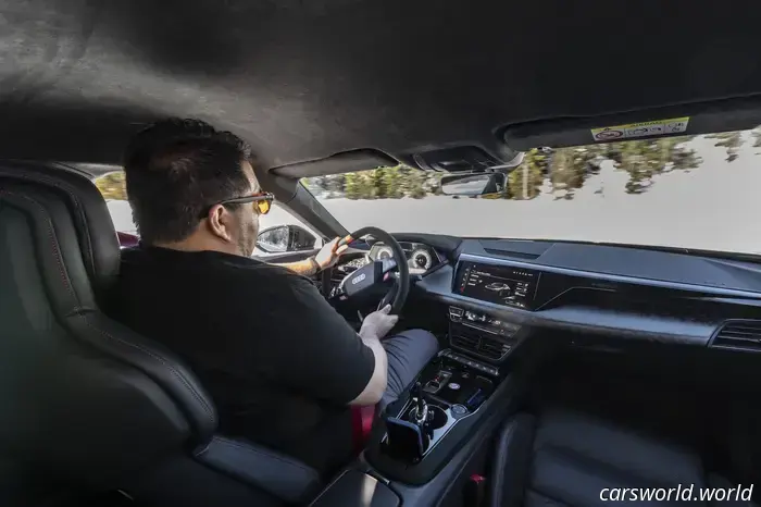 Cómo realizar un derrape con un Audi de 900 CV en hielo sin chocar.