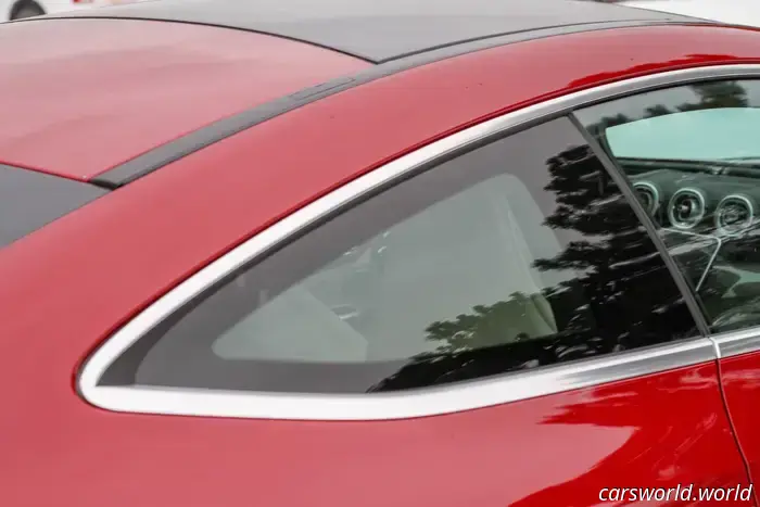 El Mercedes-Benz CLE300 Demuestra Que Las Pantallas No Son Un Lujo