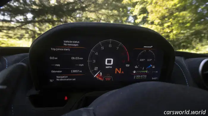 Recensione della McLaren 765LT: perché una Long Tail è più speciale delle altre supercar