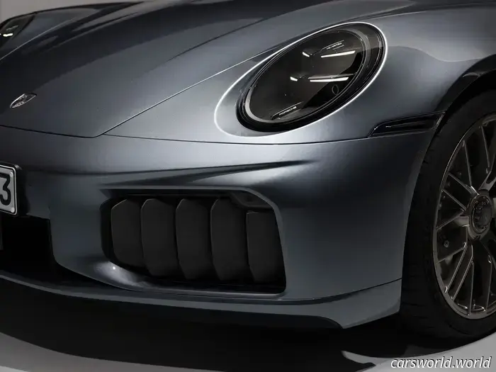 La Porsche 911 Turbo S del 2026 diventa ibrida con 701 CV e raggiunge i 60 mph in 2,4 secondi.