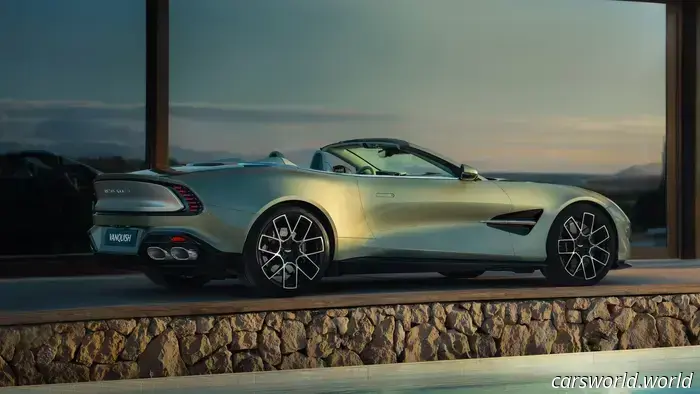 El Aston Martin Vanquish Volante 2026 es el Convertible con Motor Delantero Más Rápido del Mundo