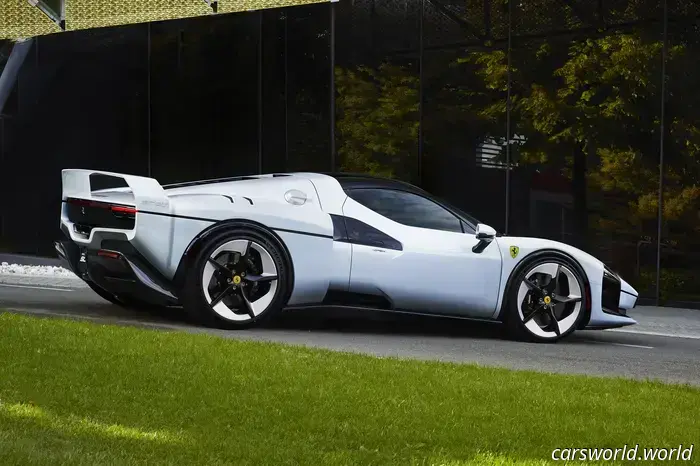 Является ли Ferrari SC40 лучшей данью, чем новый Countach?