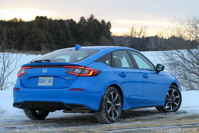2025 Honda Civic Hybrid Hatchback Recensione: ancora una scelta superiore
