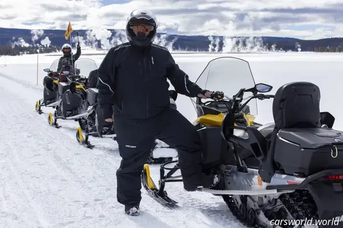 Andar En Moto De Nieve Por Yellowstone Es Difícil, Pero Vale La Pena Congelarse
