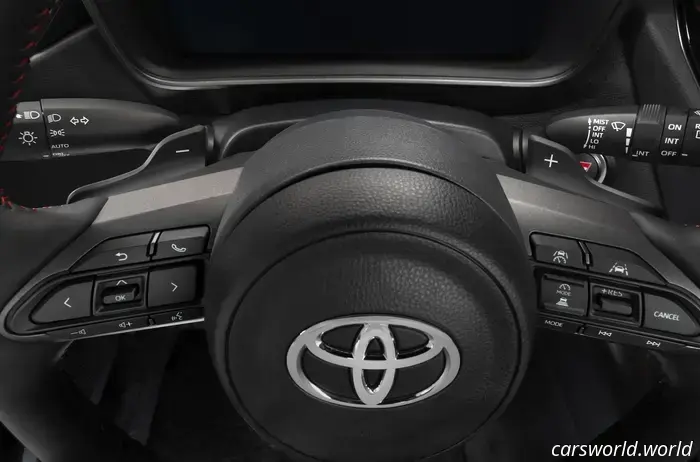 Prueba automática vs. manual del Toyota GR Corolla 2025: ¿Sigue siendo bueno Sin un palo?