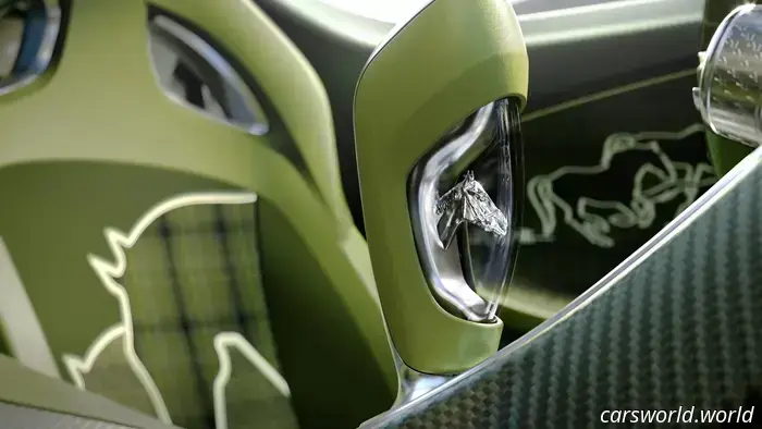 Il nuovo Bugatti Brouillard si impegna con un interno a scacchi verdi e dettagli cavalli