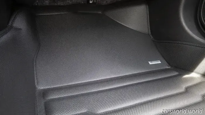 Автомобильные коврики TuxMat преобразили этот Honda Civic, придав ему вид представительского автомобиля.