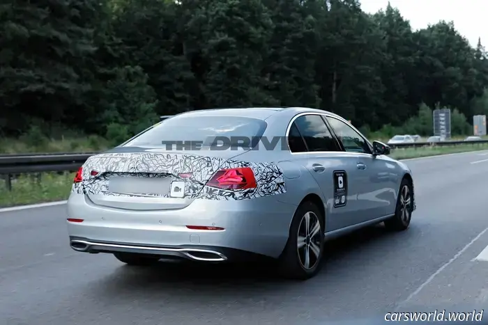 Шпионские снимки Mercedes-Benz C-Class 2026: Эта вещь сведет вас с ума от восторга
