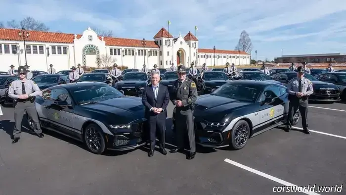 Спидеры Северной Каролины Остерегаются: Перехватчики Ford Mustang V8 Затаились