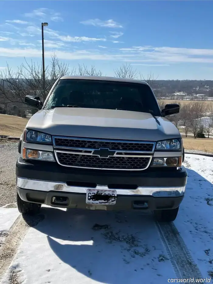 This Incognito Dump Truck Could Be the Pinnacle of the GMT800 Pickup.