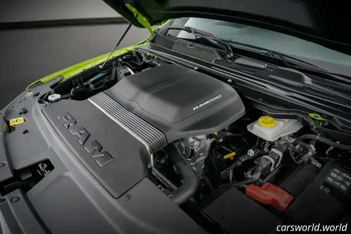 Ram спроектировала собственный держатель ковбойской шляпы на приборной панели