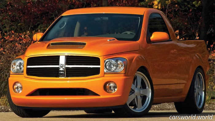 Ram спроектировала собственный держатель ковбойской шляпы на приборной панели