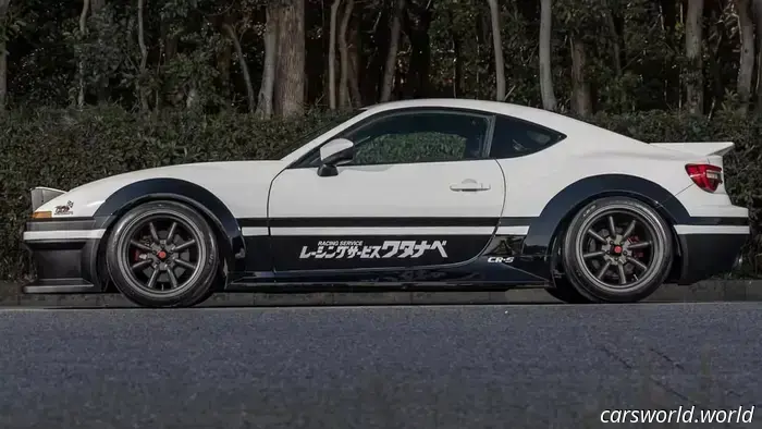 No es IA: un preparador japonés instaló faros escamoteables en un Toyota 86 moderno