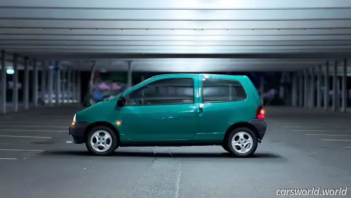 Этот счастливый Renault Twingo 24 часа в сутки участвует в знаменитых гонках по мучительному Нюрбургрингу