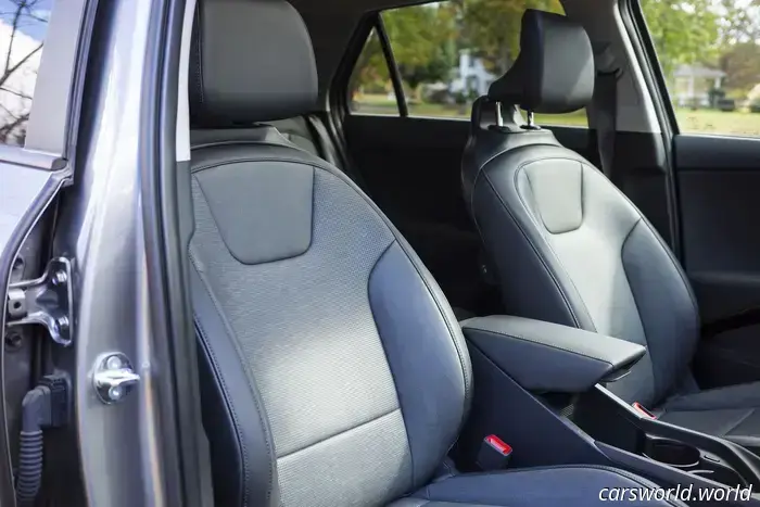 2025 Kia Niro Plug-In Hybrid Review: Excelling in a Single Aspect