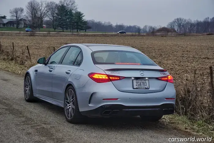 Guidata: Mercedes-AMG C63 S E Performance perde la sua anima alla ricerca della velocità