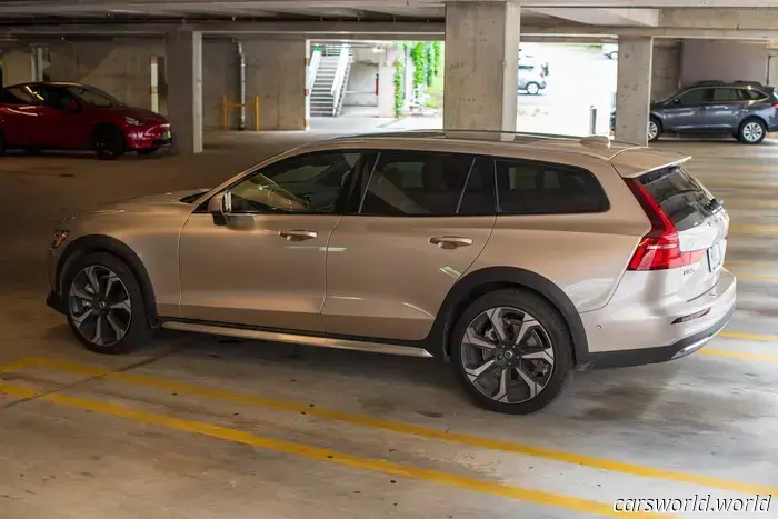 2025 Volvo V60 Cross Country Review: Remains Distinctive, Yet Beginning to Show Its Age